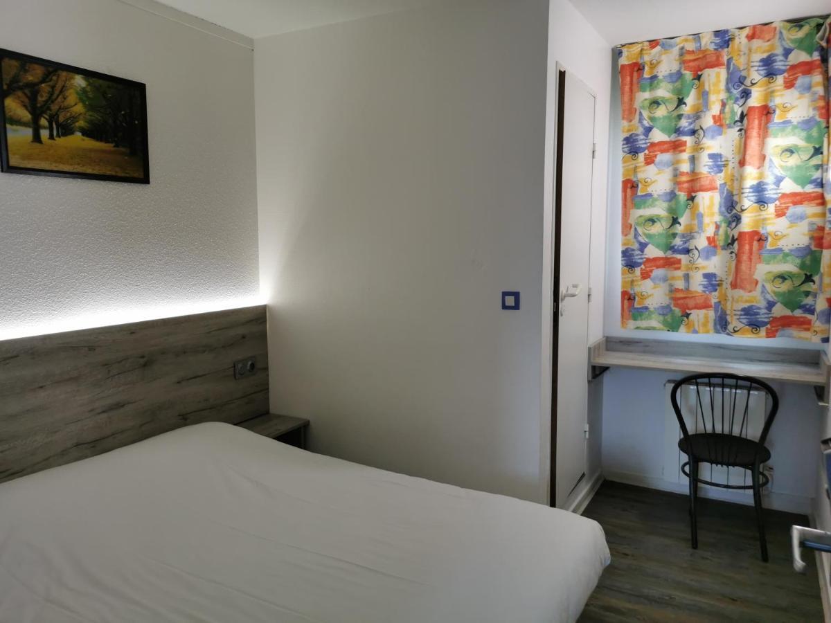 Alpha Hotel Bouafle エクステリア 写真