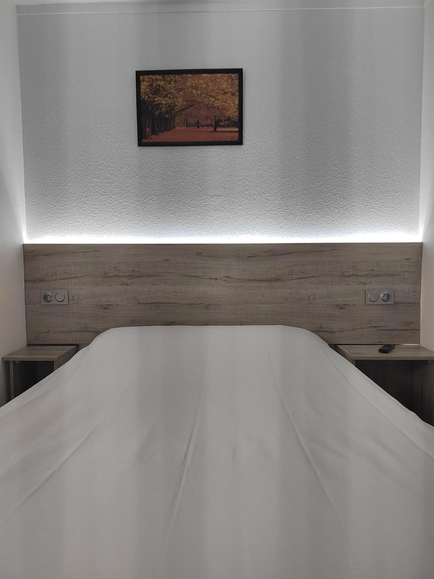 Alpha Hotel Bouafle エクステリア 写真