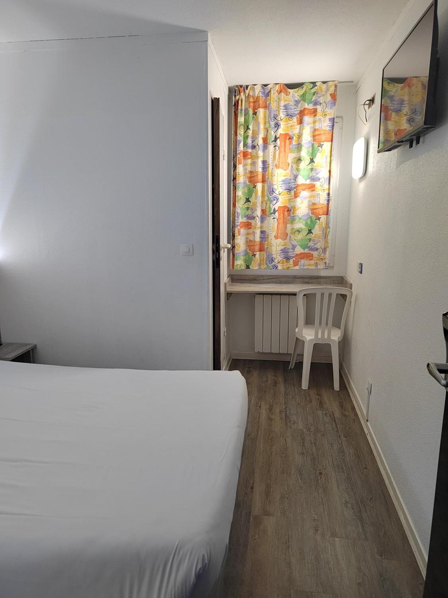 Alpha Hotel Bouafle エクステリア 写真