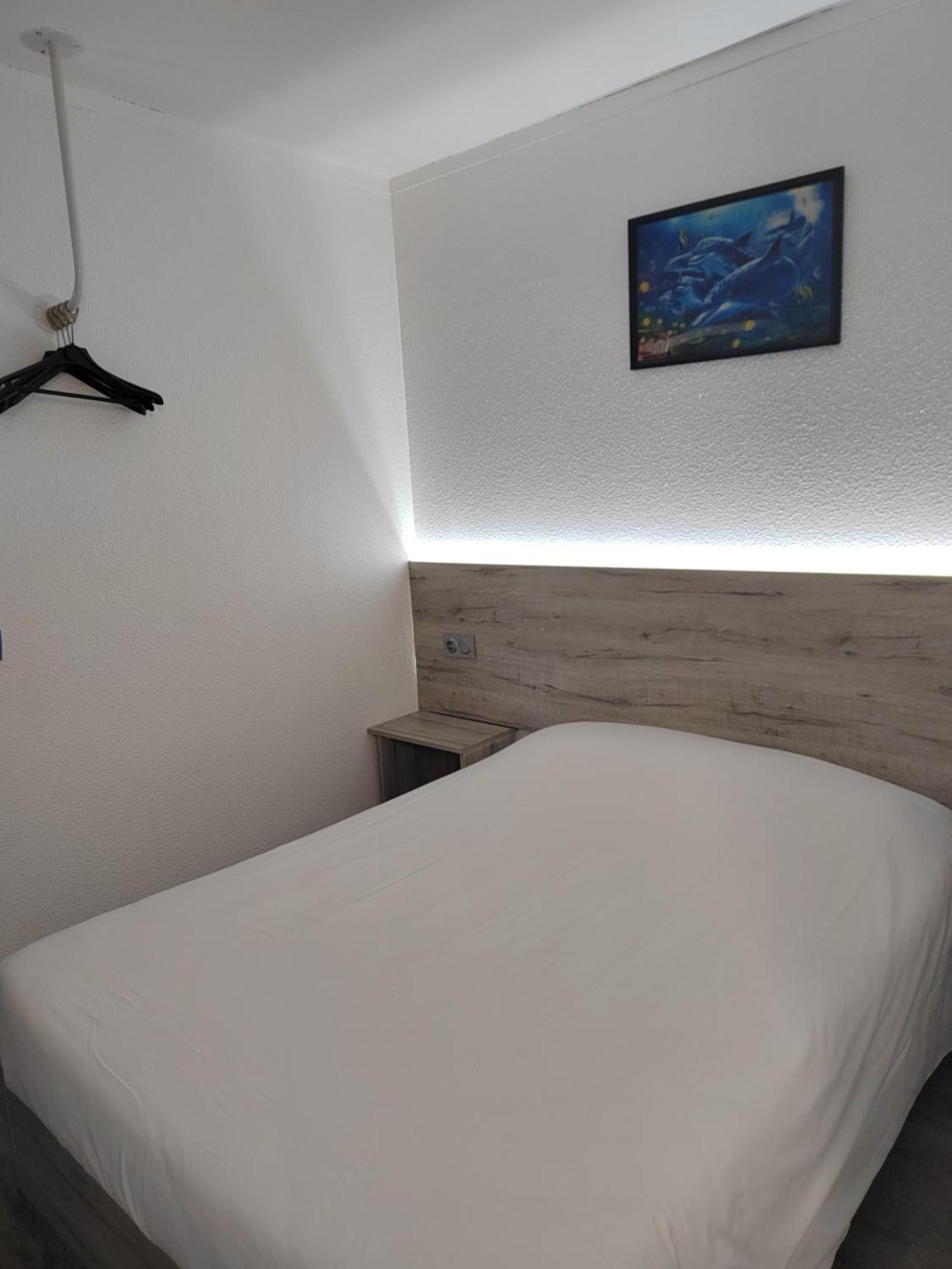 Alpha Hotel Bouafle エクステリア 写真