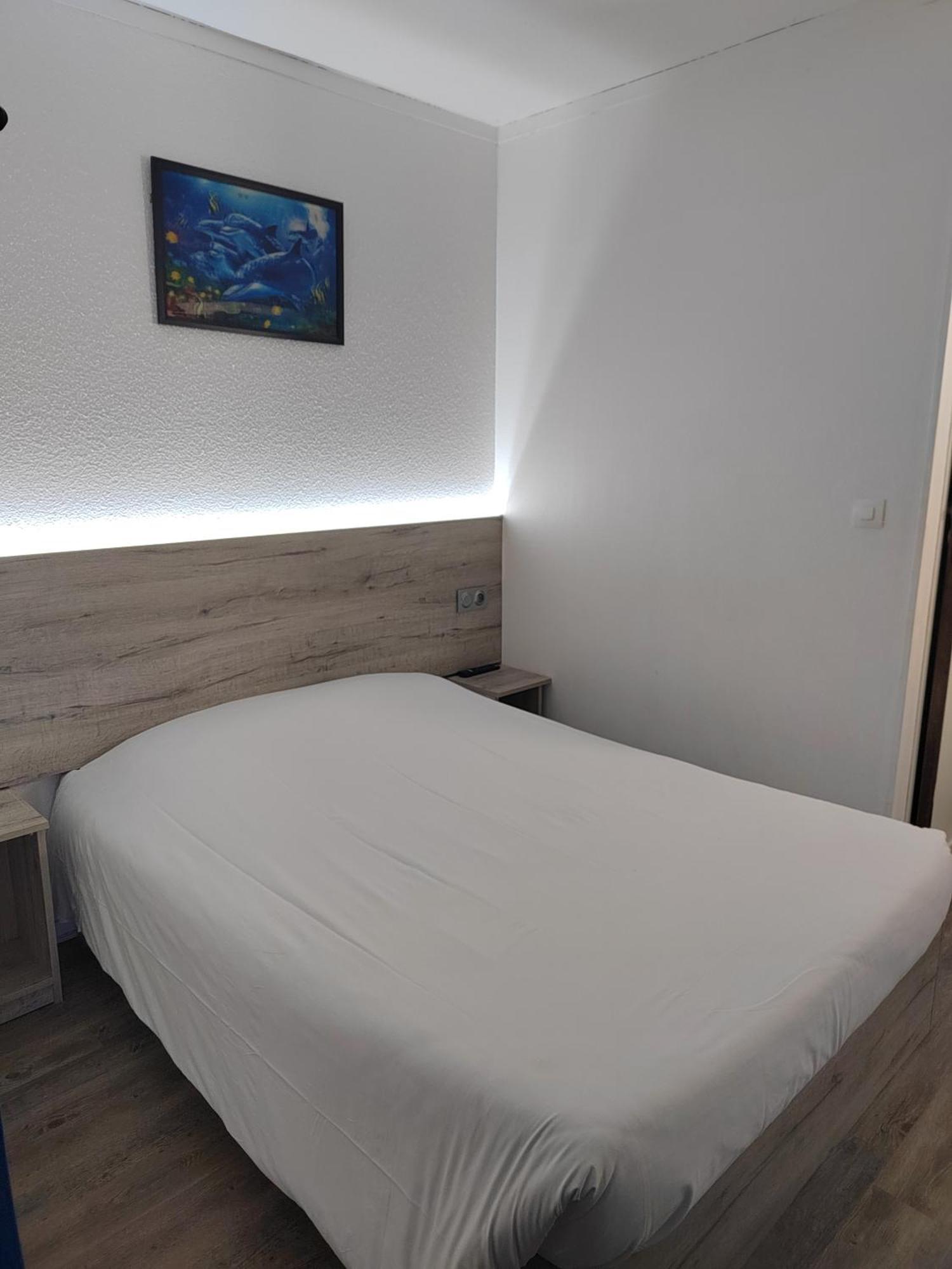 Alpha Hotel Bouafle エクステリア 写真