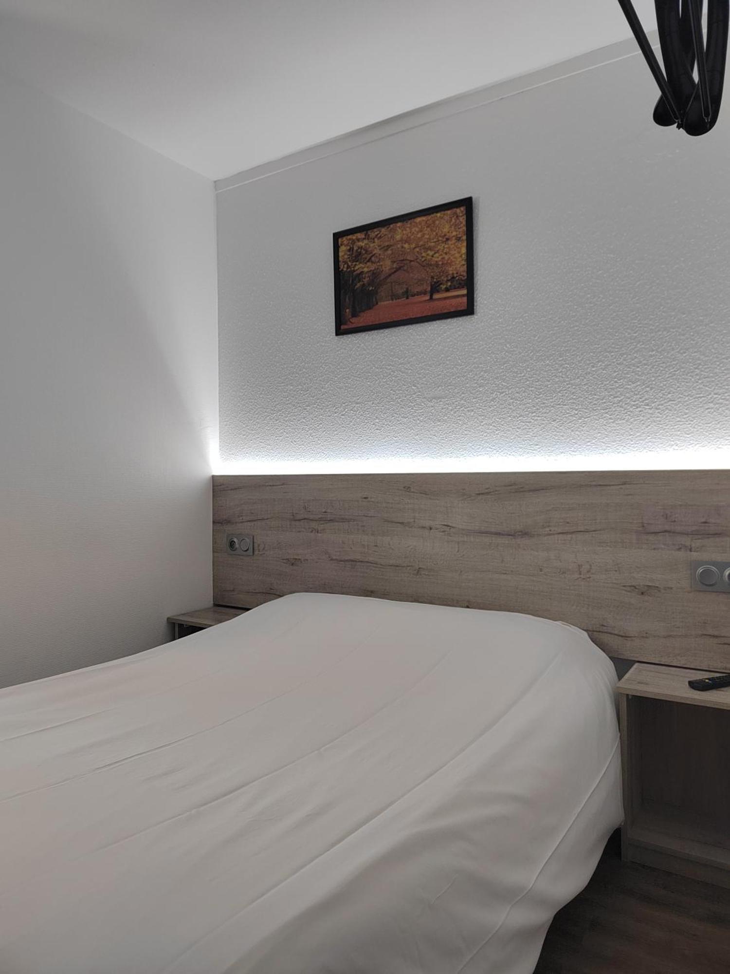 Alpha Hotel Bouafle エクステリア 写真
