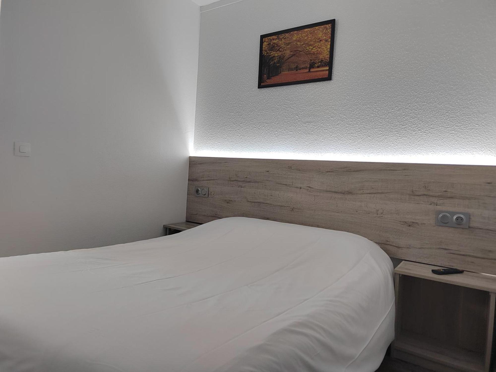 Alpha Hotel Bouafle エクステリア 写真