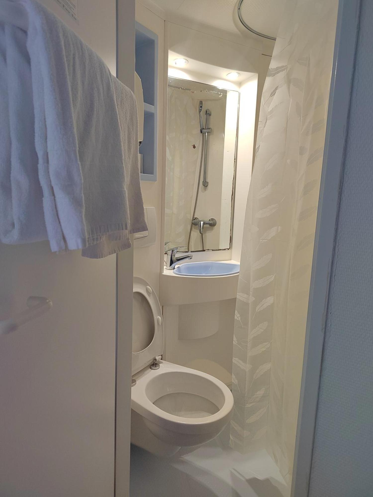 Alpha Hotel Bouafle エクステリア 写真